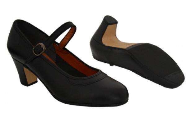 Flamenco shoes nailed in smooth leather black without nails