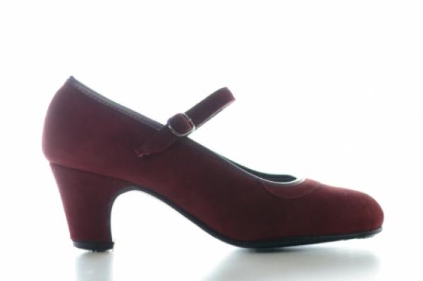 Flamenco shoes nailed in bordeaux leather nailed