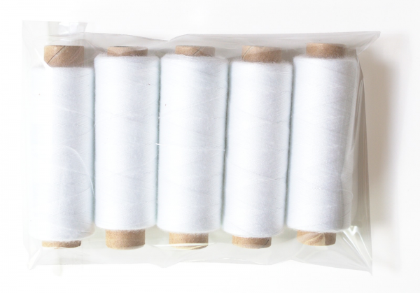 5 pieces x 457 m. Sewing thread made of polyester washable at 60 degrees white