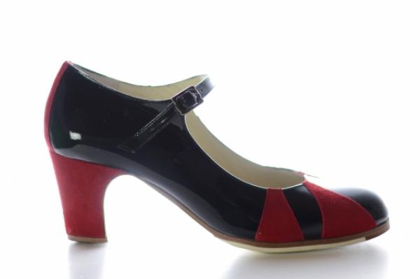 Flamenco shoes by Begoña Cervera Model Triangulos M51