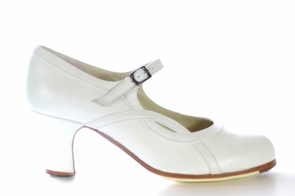 Flamenco shoes by Begoña Cervera Arco I white smooth leather